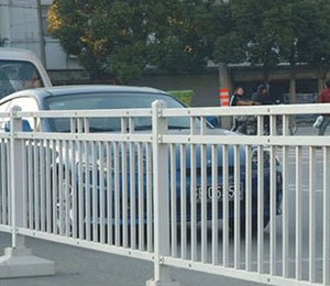 交通護欄廠家 種類齊全（quán）